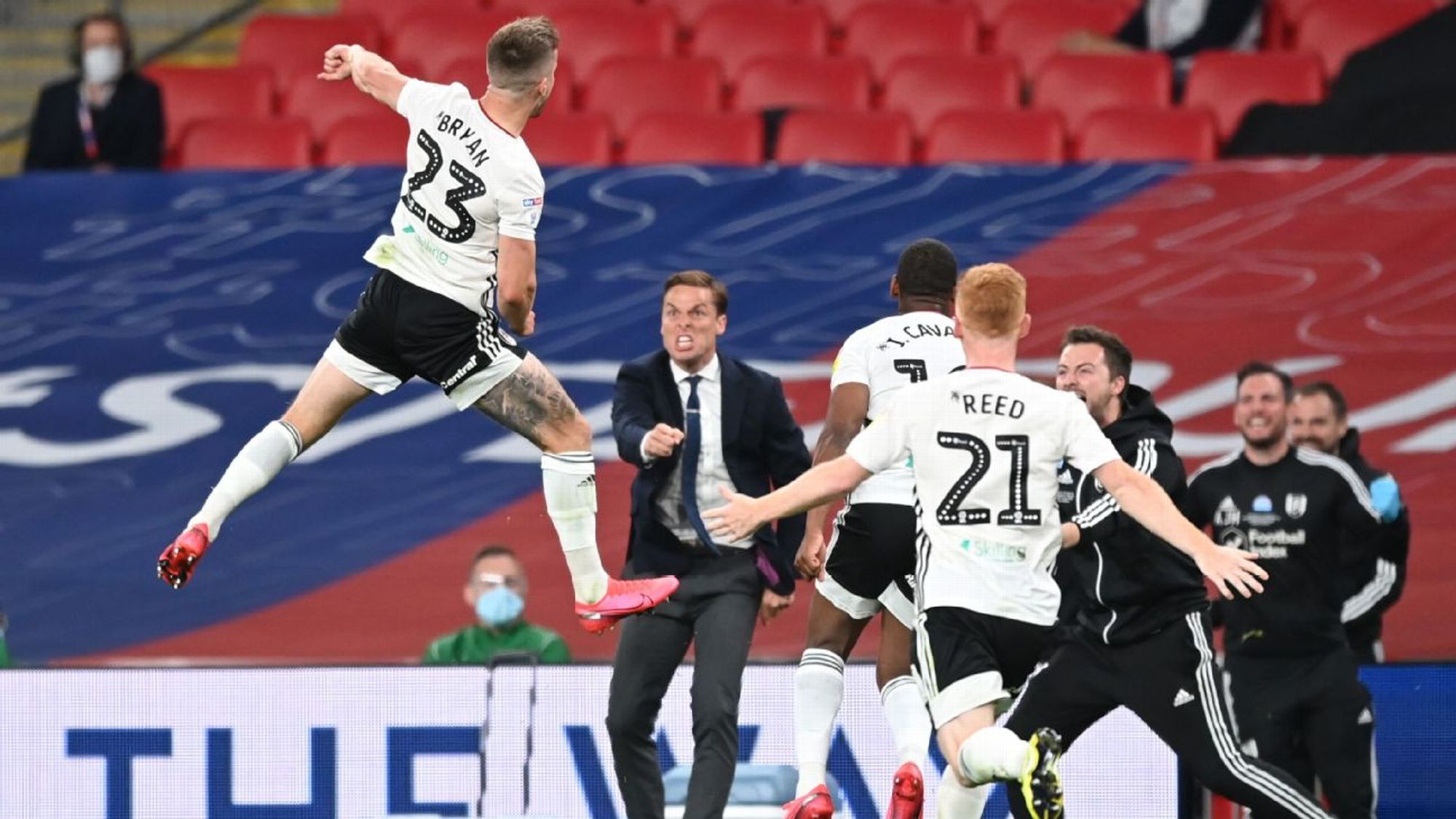 冠打下了坚 冠打下了坚